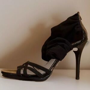Donald J Pliner black patent strappy ankle wrap stiletto sandals size 7.5 M